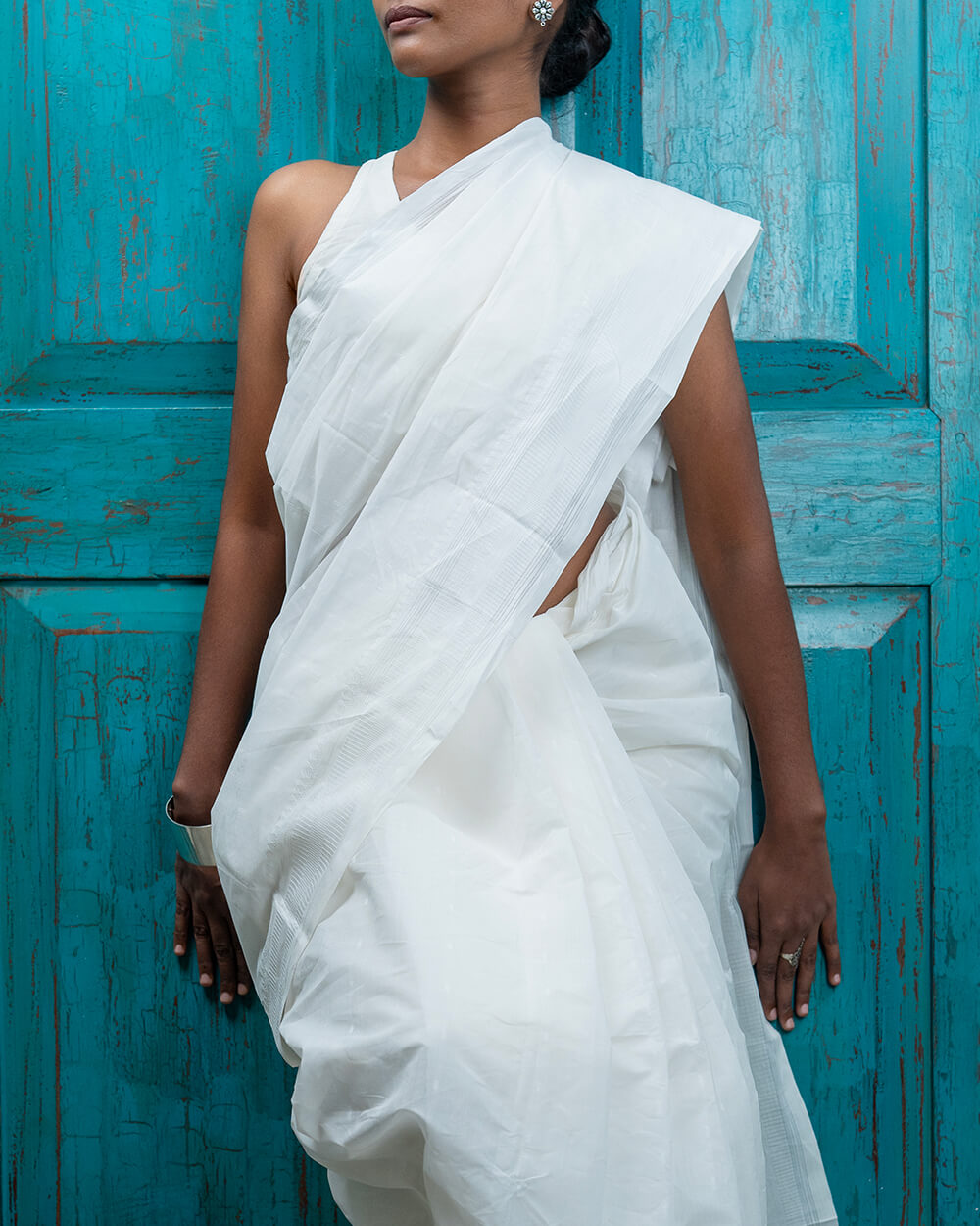 C Detailed view of a Kanchi White On White Saree wearing woman